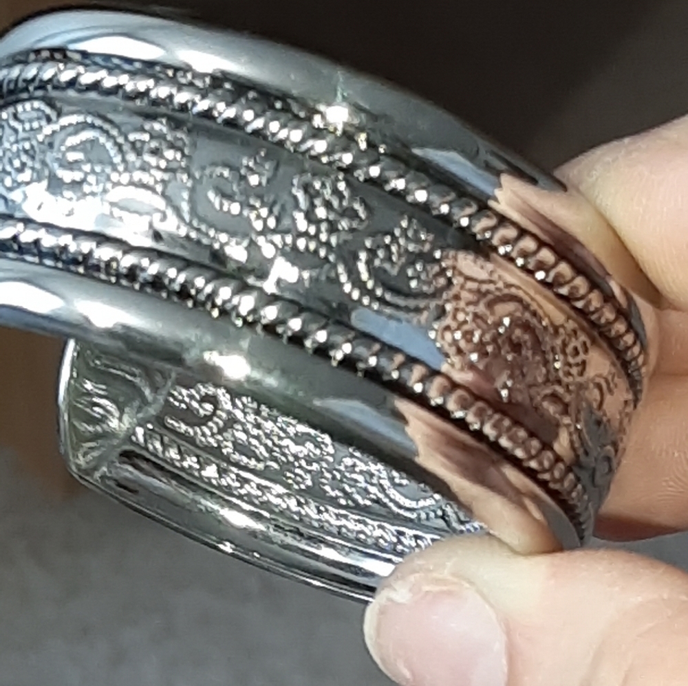 Cuff bracelet - Picture 4 of 4